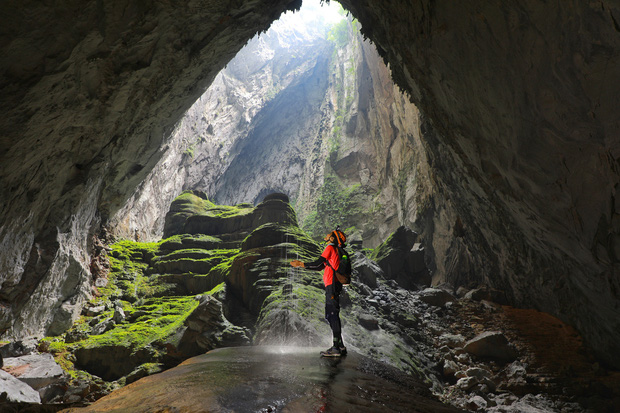 Tan chảy trước khoảnh khắc HHen Niê hóa làm một với thiên nhiên, khoe vũ điệu đẹp như tranh vẽ giữa hang động Sơn Đòong - Ảnh 3.