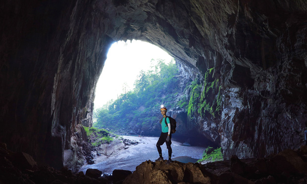 Tan chảy trước khoảnh khắc HHen Niê hóa làm một với thiên nhiên, khoe vũ điệu đẹp như tranh vẽ giữa hang động Sơn Đòong - Ảnh 5.