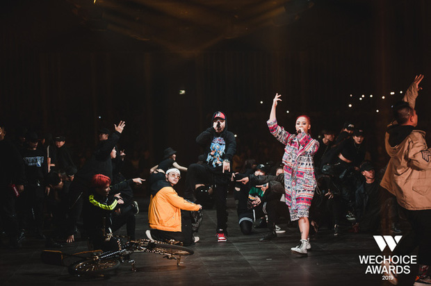 Ấn tượng với 3 sân khấu hội tụ đỉnh cao: Từ Hip-hop Tribute tại WeChoice Awards 2019 đến các tiết mục của dàn HLV Rap Việt và King Of Rap! - Ảnh 10.