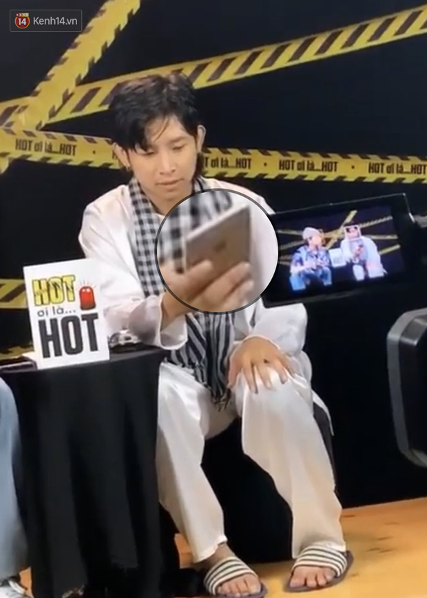 Dù là cái tên cực hot tại Rap Việt, Ricky Star lại đang dùng smartphone đồ cổ từ 5, 6 năm trước! - Ảnh 3.