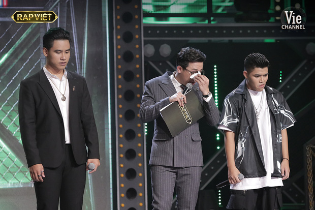 Trấn Thành có đến 3 lần rơi nước mắt tại Rap Việt đều vì xúc động trước màn trình diễn của thí sinh, khẳng định không diễn trên sân khấu - Ảnh 9.