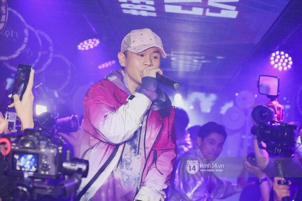 1 ngày sau khi bị loại, Binz rủ rê 16 Typh cùng rap Bigcityboi trên sân khấu, nguyên dàn thí sinh Rap Việt bất ngờ đến chung vui! - Ảnh 15.