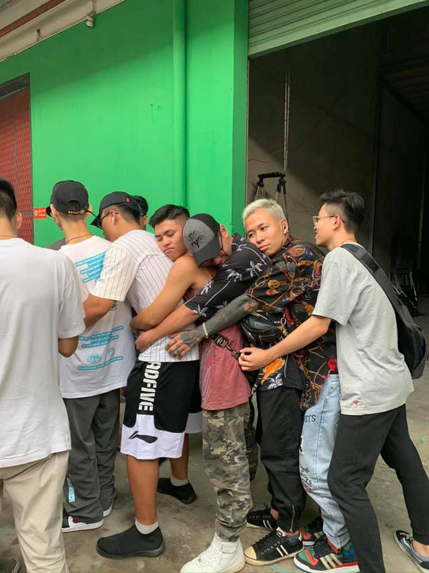 MCK - Tlinh phát cẩu lương trước hội anh em Rap Việt nhưng nhìn chỉ thấy... đau lưng - Ảnh 6.