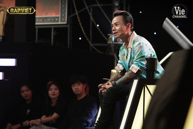 Người trong ekip kể chuyện Binz gọi thí sinh đến studio mỗi ngày, tận tâm dạy và mix nhạc để mang đến sân khấu tốt nhất tại Rap Việt - Ảnh 5.