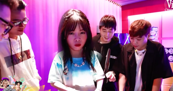 Team Karik quậy “banh nóc” trong hậu trường Rap Việt, đến nỗi làm hỏng bàn mixer của DJ Mie khiến cô nàng “quạu to đầu”
