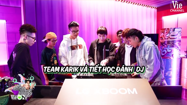 Team Karik quậy banh nóc trong hậu trường Rap Việt, đến nỗi làm hỏng bàn mixer của DJ Mie khiến cô nàng quạu to đầu - Ảnh 1.