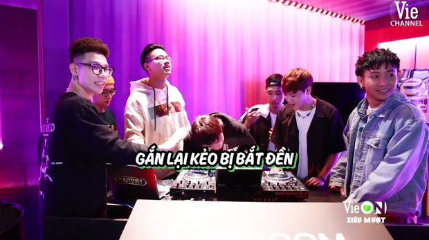 Team Karik quậy banh nóc trong hậu trường Rap Việt, đến nỗi làm hỏng bàn mixer của DJ Mie khiến cô nàng quạu to đầu - Ảnh 3.