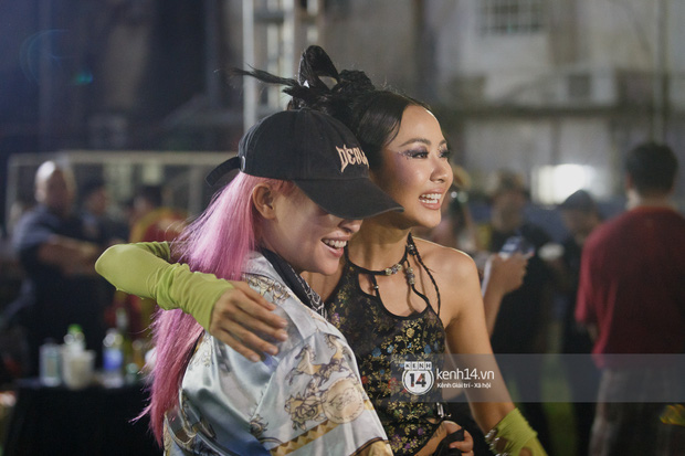 Kimmese bất ngờ đến thăm Suboi tại hậu trường đêm nhạc, 2 Queen of Rap cùng nhau quẩy Tèn Tèn Girls đáng yêu quá! - Ảnh 7.