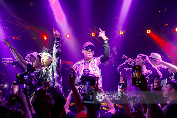 MCK - Tlinh rải cẩu lương từ hậu trường lên sân khấu, Gonzo bất ngờ xuất hiện để cổ vũ dàn thí sinh Rap Việt và King Of Rap - Ảnh 21.