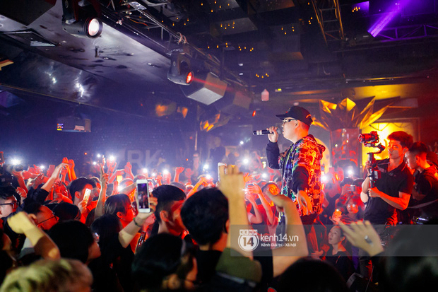 MCK - Tlinh rải cẩu lương từ hậu trường lên sân khấu, Gonzo bất ngờ xuất hiện để cổ vũ dàn thí sinh Rap Việt và King Of Rap - Ảnh 23.