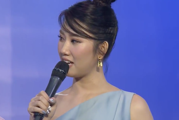 Netizen thả giận dữ và bình luận tẩy chay khi Hương Giang làm MC, livestream trực tiếp nửa tiếng chỉ quay cận mặt nàng Hậu 2 lần - Ảnh 4.