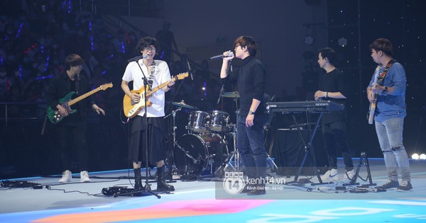 Ngọt và Chillies mở màn đại nhạc hội 11.11 Super Show, ngẫu hứng song ca ngay trong lần đụng độ hiếm hoi