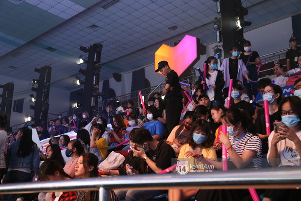 Ngọt và Chillies mở màn đại nhạc hội 11.11 Super Show, ngẫu hứng song ca ngay trong lần đụng độ hiếm hoi - Ảnh 8.