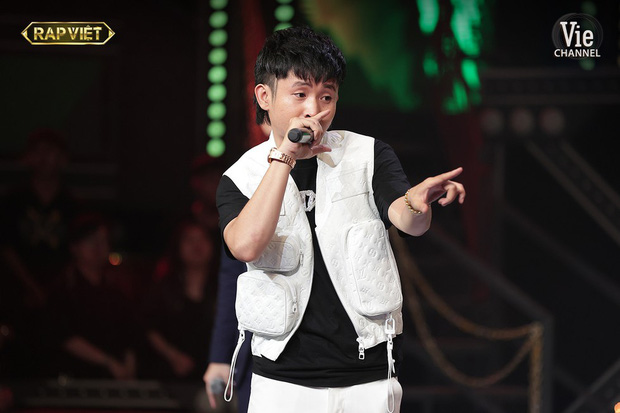 Trong full set 3 tỷ rưỡi Ricky Star mặc tại Rap Việt có chiếc áo giống Sơn Tùng M-TP, netizen mở cuộc bàn phím chiến rất xôm! - Ảnh 6.