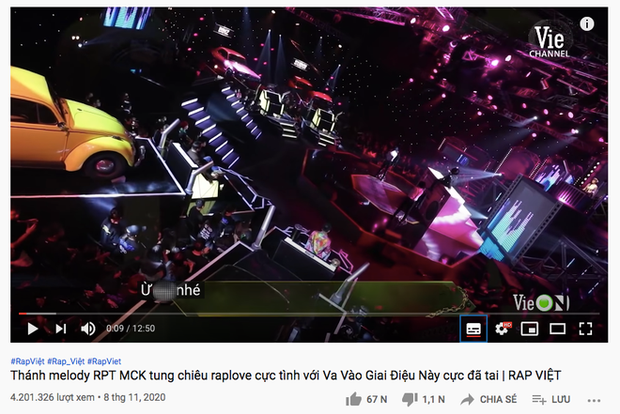 Rap Việt bật chế độ Vietsub tự động, màn trình diễn của MCK xuất hiện câu tục tĩu khiến Tlinh cũng khó hiểu - Ảnh 2.