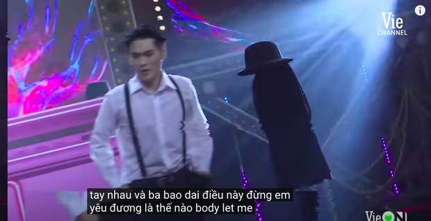 Rap Việt bật chế độ Vietsub tự động, màn trình diễn của MCK xuất hiện câu tục tĩu khiến Tlinh cũng khó hiểu - Ảnh 3.