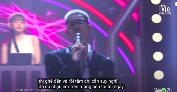 Rap Việt bật chế độ Vietsub tự động, màn trình diễn của MCK xuất hiện câu tục tĩu khiến Tlinh cũng khó hiểu - Ảnh 4.