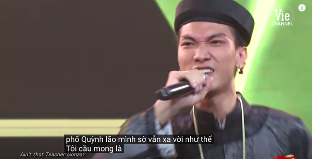 Rap Việt bật chế độ Vietsub tự động, màn trình diễn của MCK xuất hiện câu tục tĩu khiến Tlinh cũng khó hiểu - Ảnh 7.
