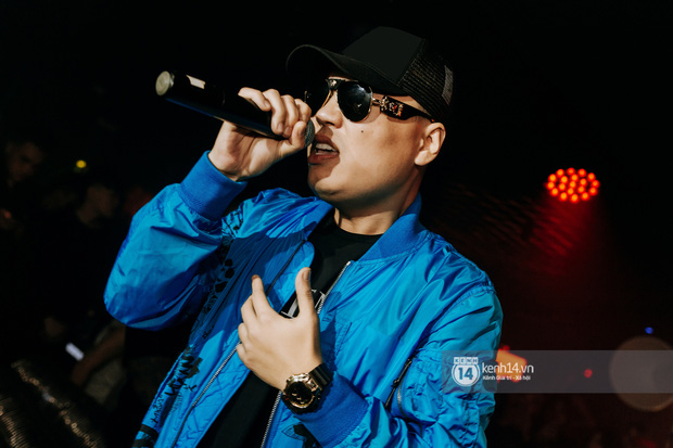 Rhymastic và LK thân thiết mặc phát ngôn động chạm trước đó, giám khảo Rap Việt tiết lộ lí do thường xuyên đeo kính đen khi diễn - Ảnh 21.