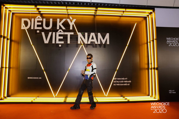 Dàn sao Rap Việt, Sao Nhập Ngũ, Người Ấy Là Ai... xúng xính lên đồ đổ bộ thảm đỏ WeChoice Awards 2020 - Ảnh 1.