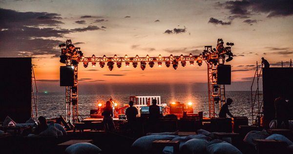 Ngây ngất sân khấu HOT14 WOW Sunset Fest: đắm mình tuyệt đẹp dưới hoàng hôn Phú Quốc, đỉnh cao của “chill” là đây chứ đâu!