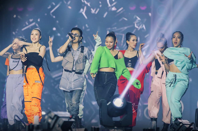 Những khoảnh khắc đầy cảm xúc của Trấn Thành khi hát cùng Rhymastic trên sân khấu Live Concert Rap Việt All-Star | RAP VIỆT MÙA 2