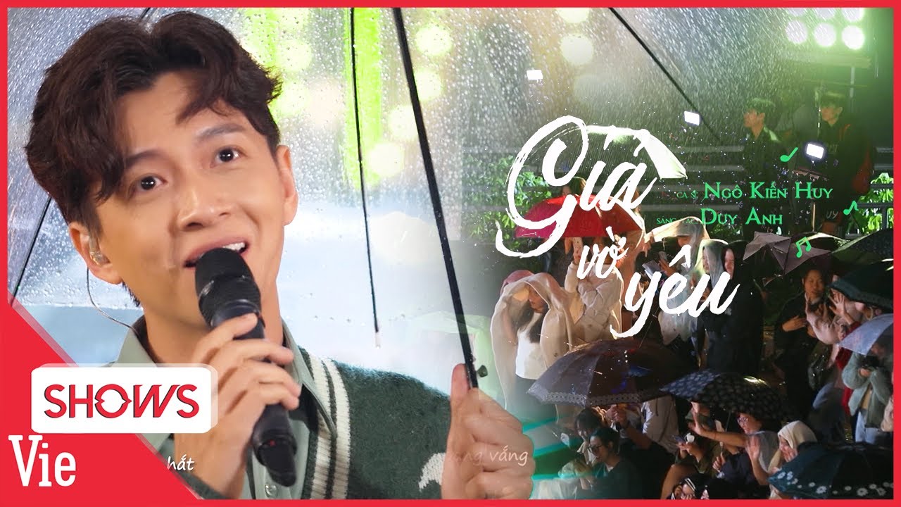 Ngô Kiến Huy live lại hit một thời GIẢ VỜ YÊU fan hú hét dưới mưa | LA CÀ HÁT CA